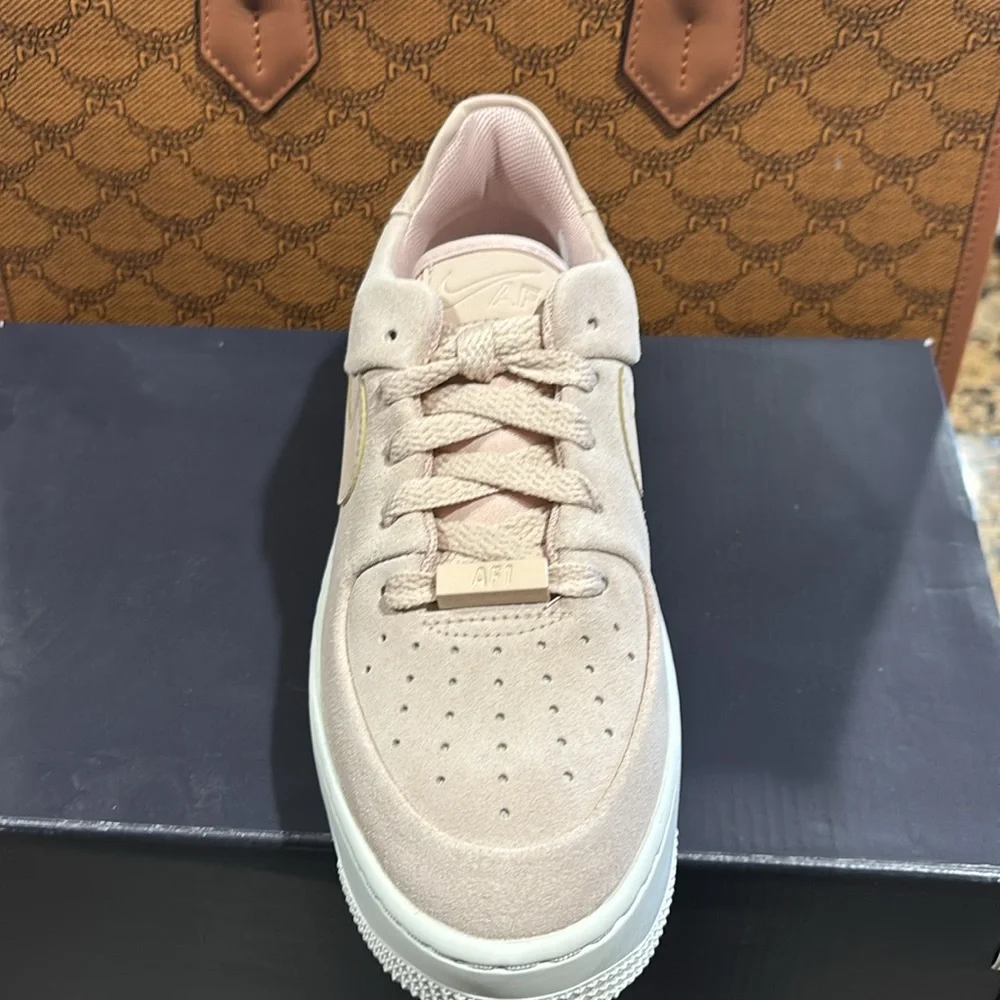 Air Force 1 sage low never worn in original box platform - Picture 3 of 4
